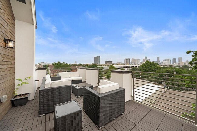 Building Photo - 1505 Truxillo St