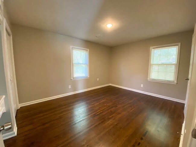 Building Photo - Large 3 bedroom 2 bath home in Whitehaven recently renovated