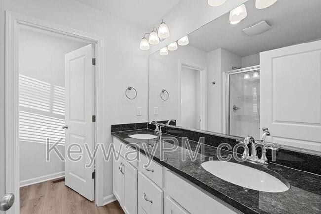 Building Photo - 1301 Newbern Dr