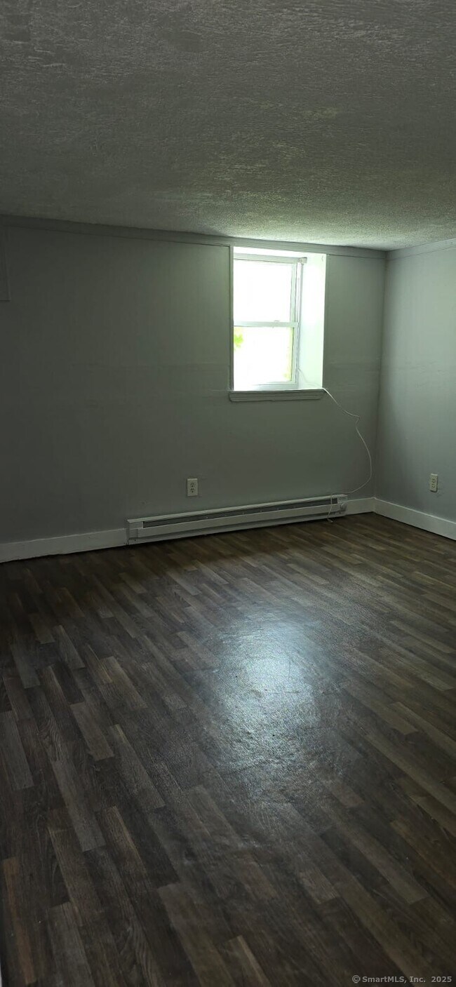 Building Photo - 306 Sigourney St