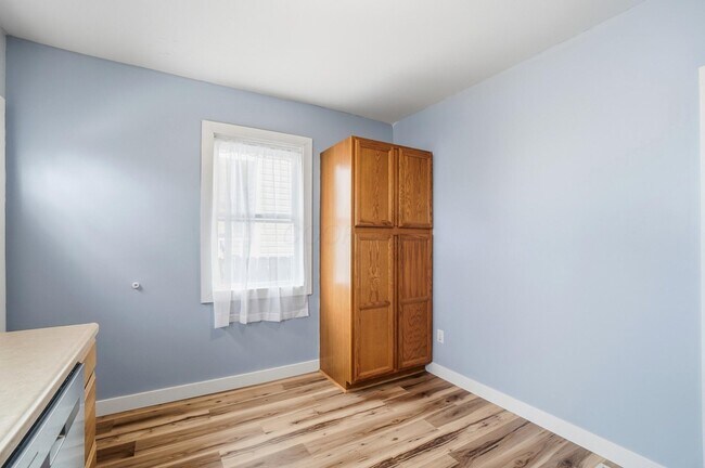 Building Photo - 212 E Hudson St