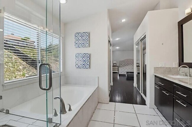 Building Photo - 561 Bayona Loop