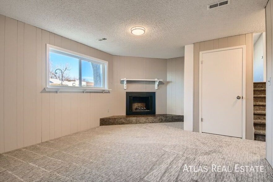 Building Photo - 886 S 11th Ave