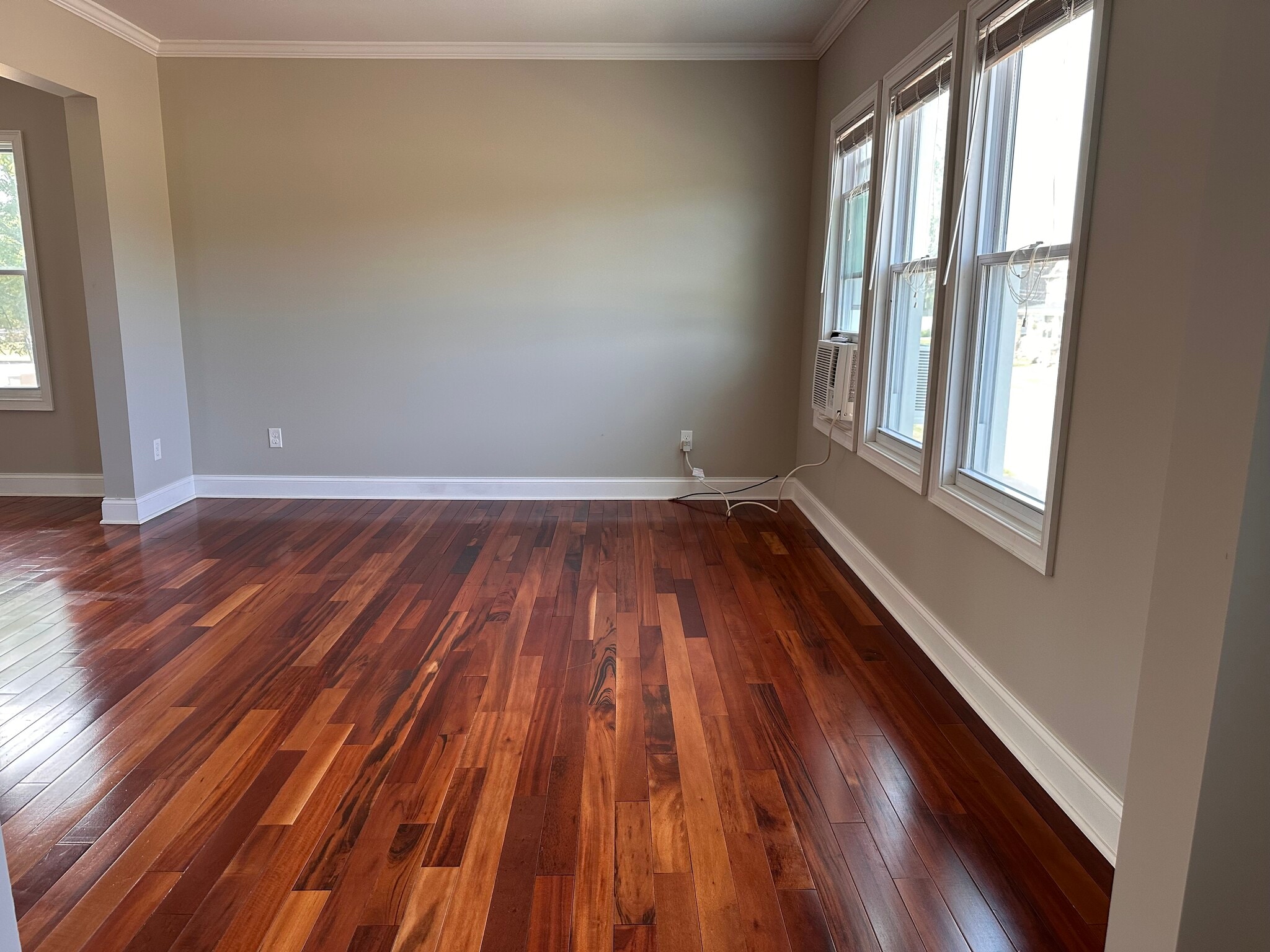 Building Photo - 19 Peacock St