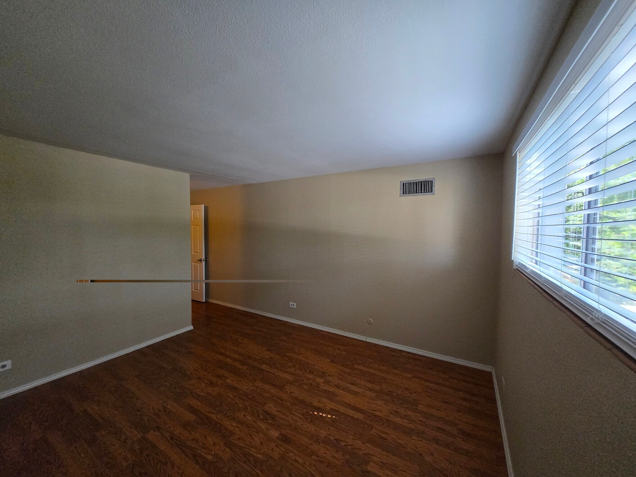 Building Photo - 2325 S Linden Ct