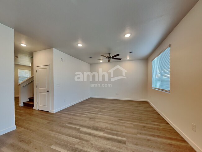 Building Photo - 12523 W Flynn Ln