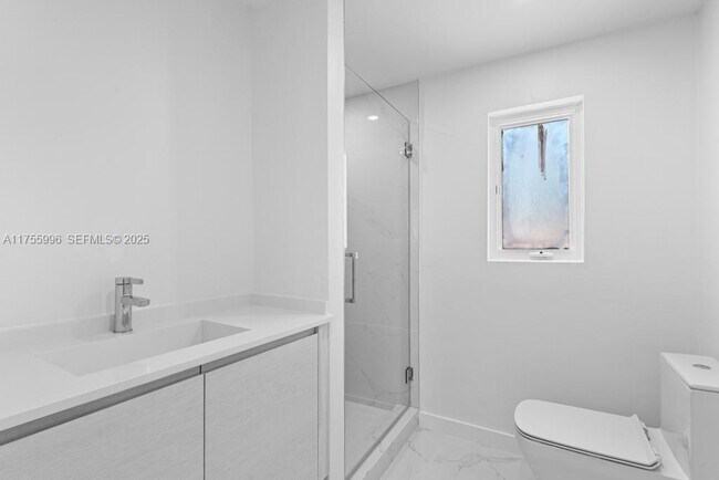 Building Photo - 5661 Pine Tree Dr