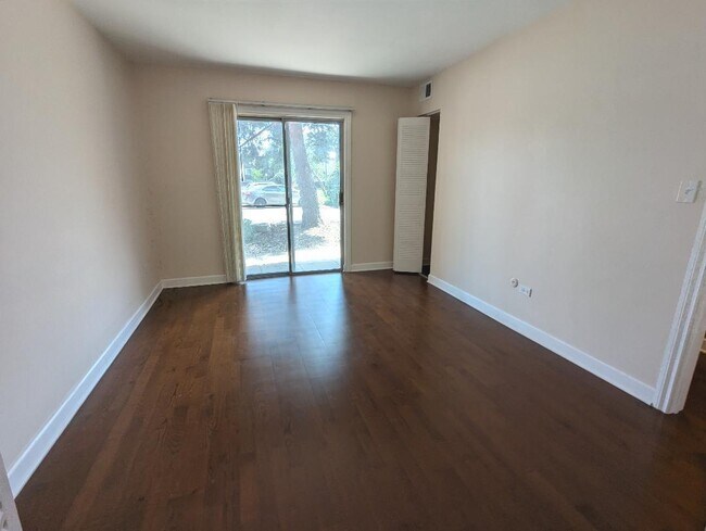Building Photo - 6174 Knoll Ln Ct