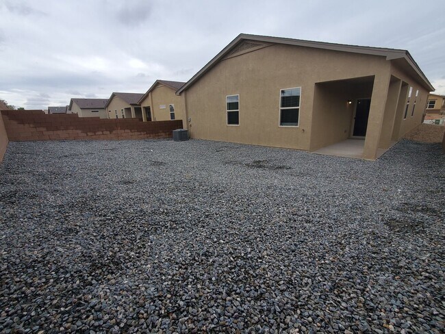 Building Photo - 3 bed 2 bath Energy Efficient Home!