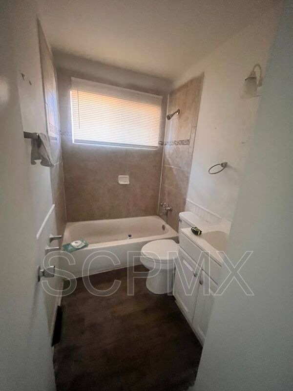 Building Photo - 532 Camrose Dr