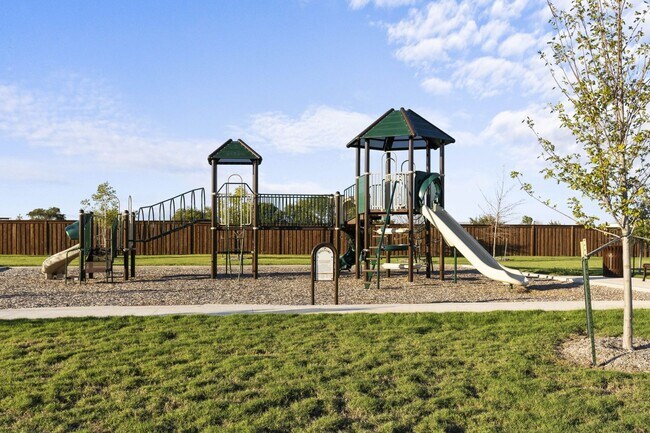 Building Photo - Spacious New-Build in Vibrant Community Mo...
