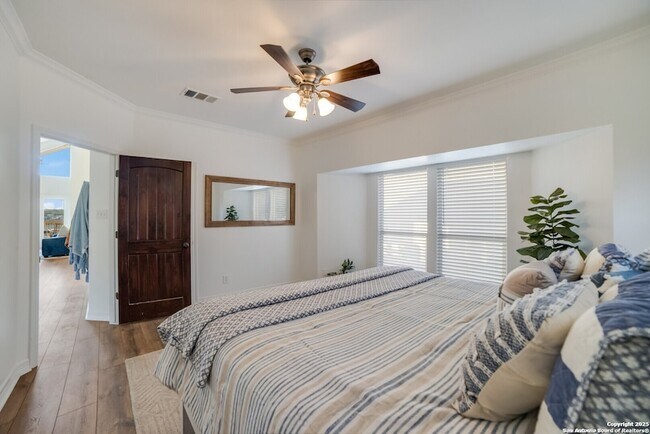 Building Photo - 693 Riviera Dr