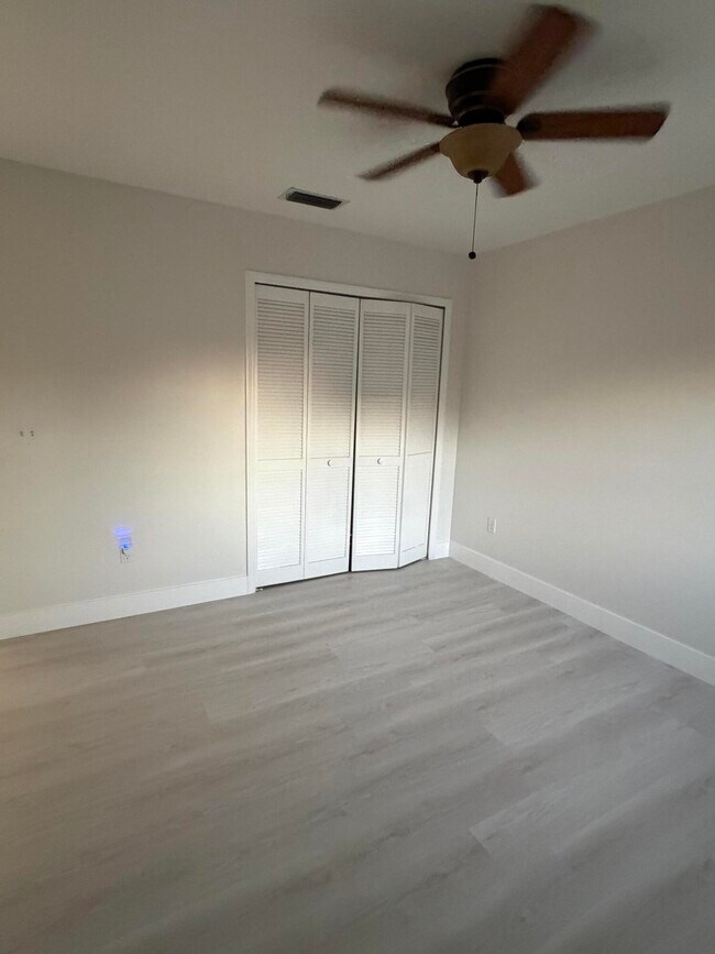 Building Photo - 1343 Lake Breeze Dr