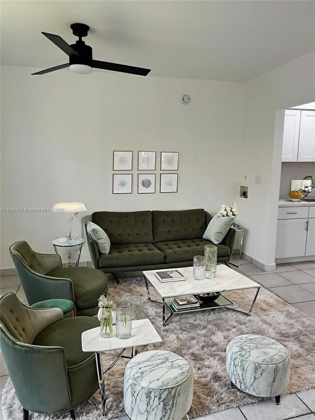 Building Photo - 2170 Bay Dr