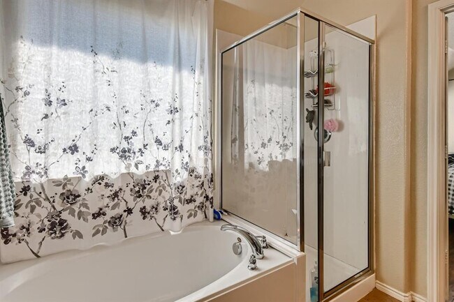 Building Photo - 1629 Kings Glen Ln