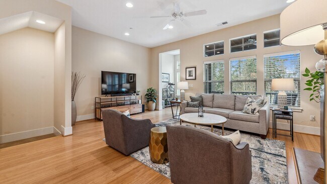 Building Photo - Modernly Elegant Townhome w/ 2 Primary Suites +2.5 bathrooms in Beautiful Peterkort!