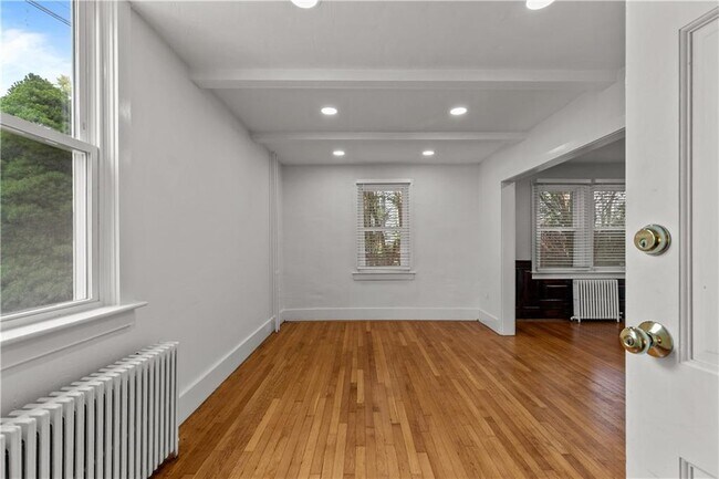 Building Photo - 41 Freeborn St