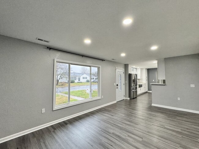 Building Photo - Fully-Updated 1st-Time Rental! Ready NOW! Pet Friendly w/Large, Detached Garage Workshop!