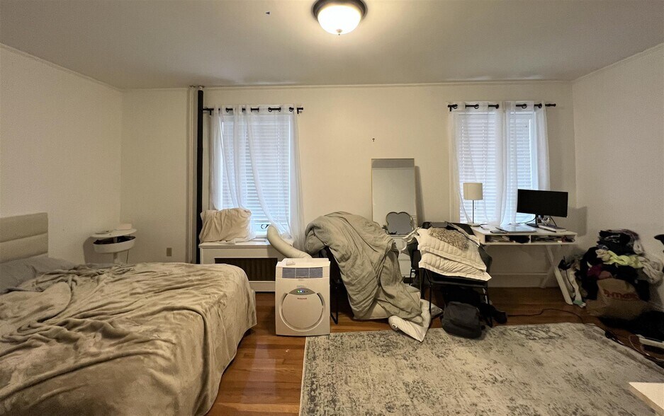 Building Photo - 852 Massachusetts Ave