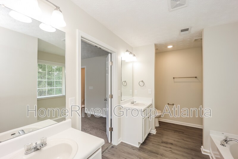 Building Photo - 1583 Marceau Dr