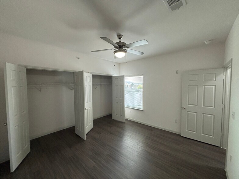 Building Photo - 4624 Cromwell Dr