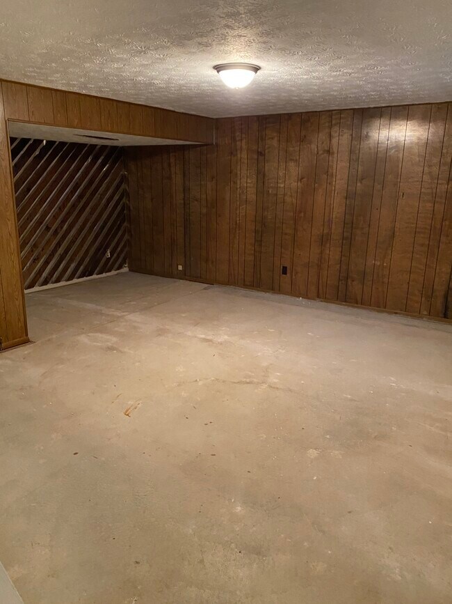 Building Photo - Sunbury Townhome