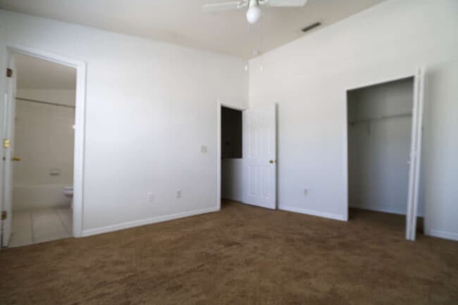Building Photo - Spacious 2 Bedroom, 2 1/2 Bath Townhome in...