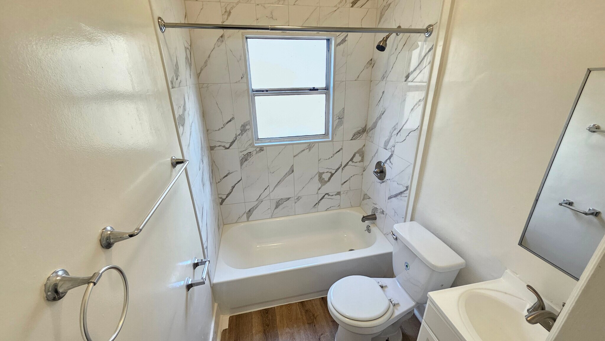 Building Photo - 727 S Coronado St