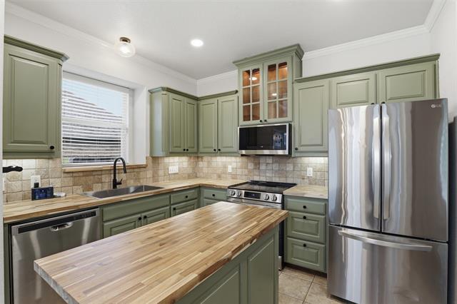 Building Photo - 1404 Chaucer Dr