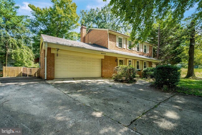 Building Photo - 8916 Braeburn Dr