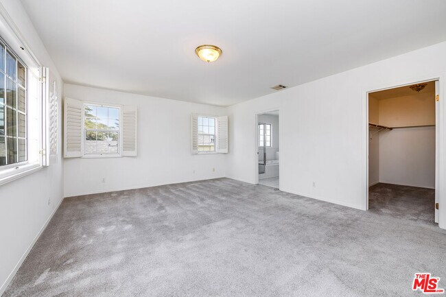 Building Photo - 6074 W 75th Pl