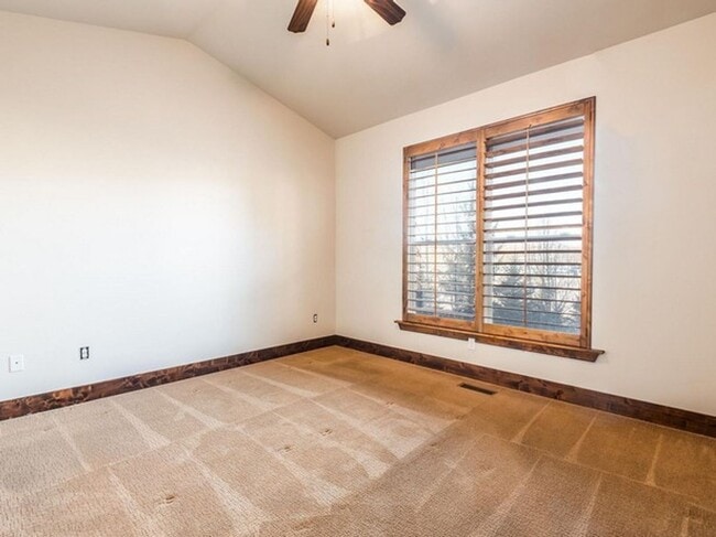 Building Photo - Desirable Black Rock Ridge with Mountain V...