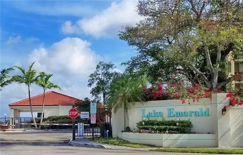 Building Photo - 109 Lake Emerald Dr