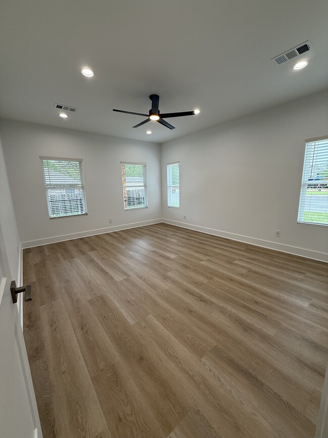 Building Photo - 219 Fox Chase Cir