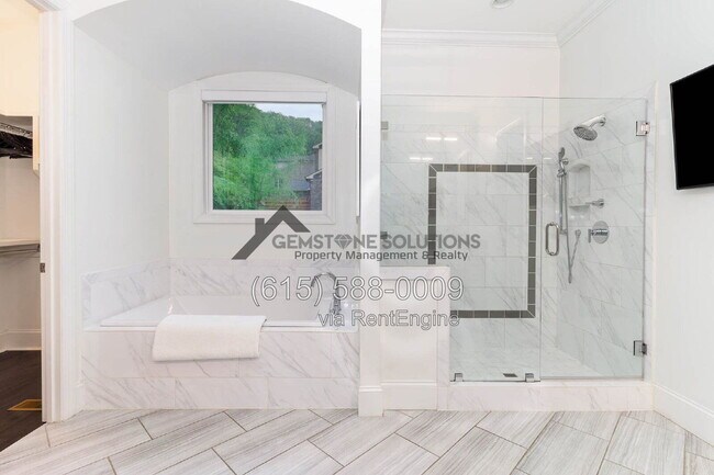 Building Photo - 6343 Wildwood Dr