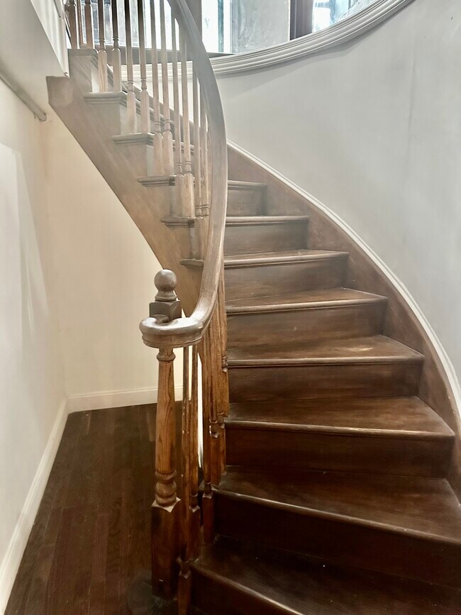 Building Photo - 308 Clifton Plz