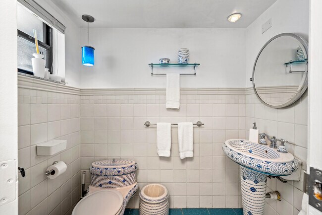 Building Photo - 1005 Bel Air Dr