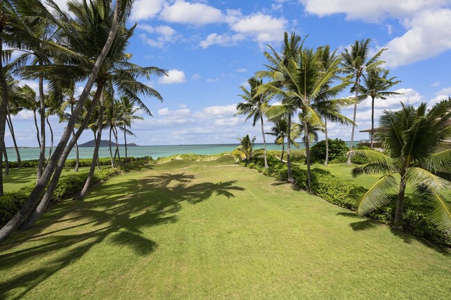 Building Photo - Ocean View Villa w/Beach as Backyard, Walk...