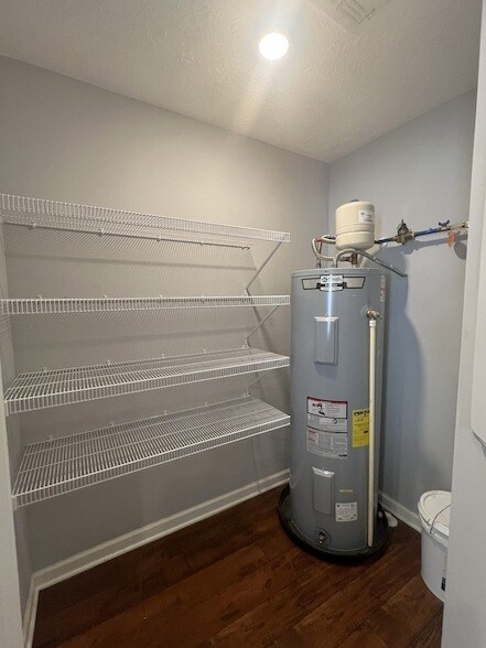 Building Photo - 813 Vigilant Dr