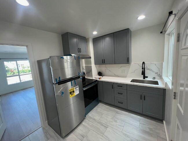 Building Photo - 10 Pueblo St