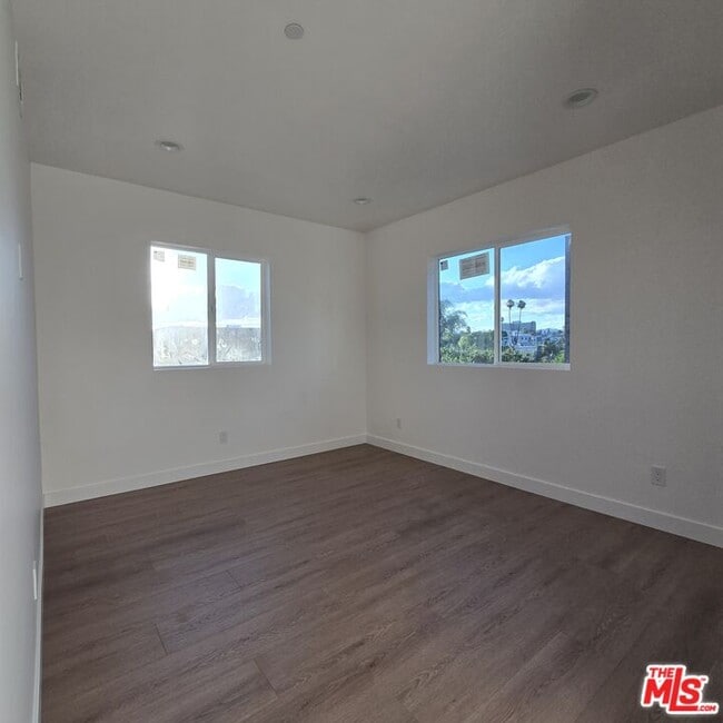 Building Photo - 10827 1/2 Peach Grove St