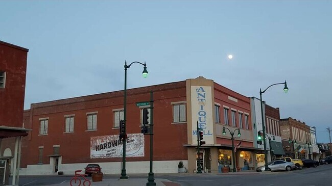 Front view of building, door to the right. - 420 W Will Rogers Blvd