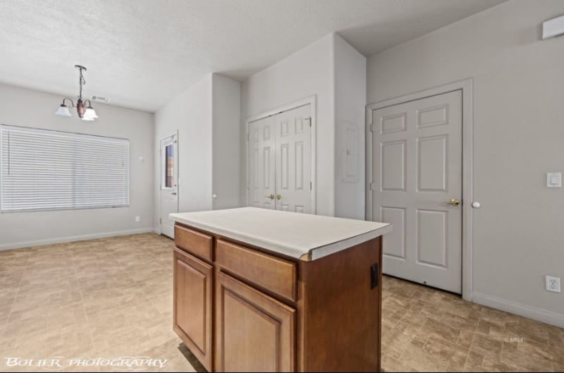 Building Photo - 767 Moss Dr