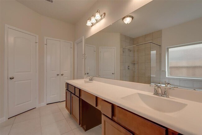 Building Photo - 26907 Skylark Blf Trl