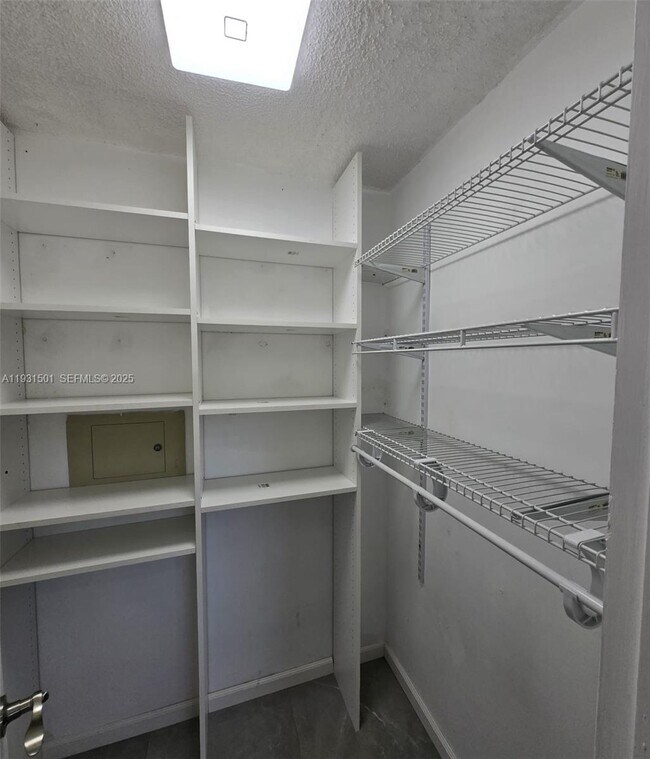 Building Photo - 5130 SW 40th Ave