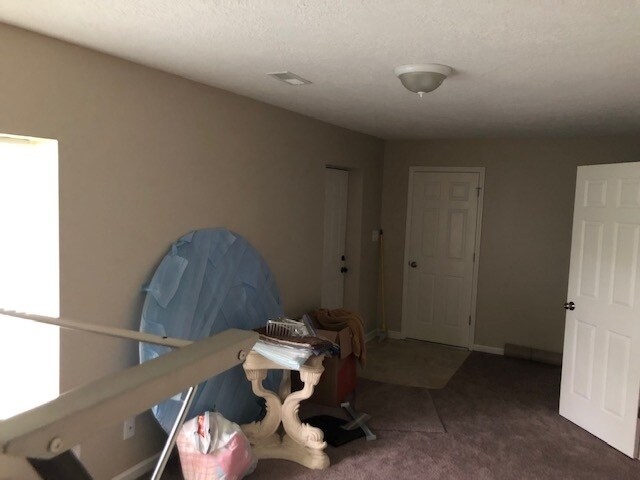 Building Photo - Large 4 Br, 3 Bath Duplex with full Basement