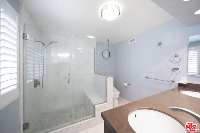 Building Photo - 2260 Los Amigos St