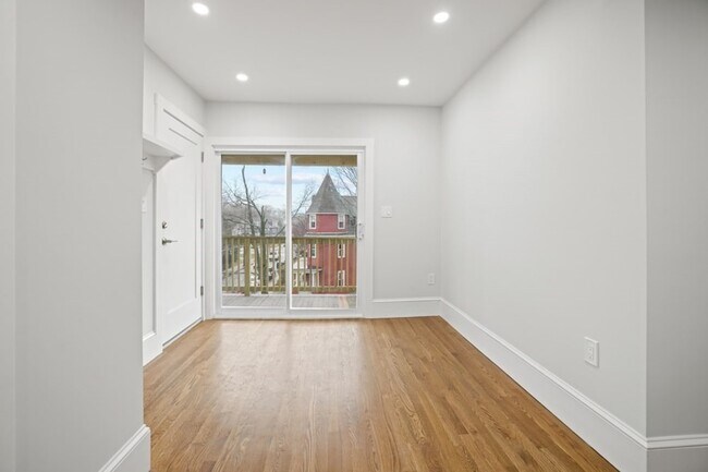 Building Photo - 49 Milwood St