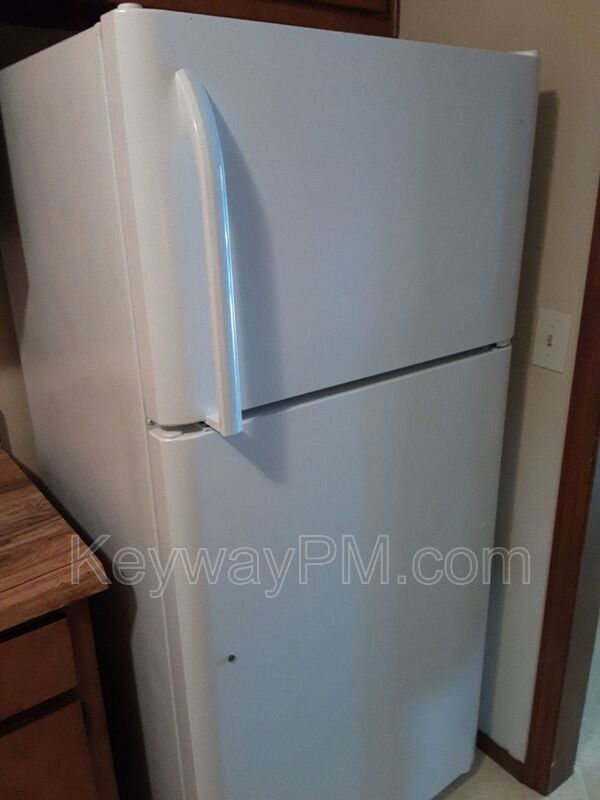 Building Photo - 4589 Hickory Dr