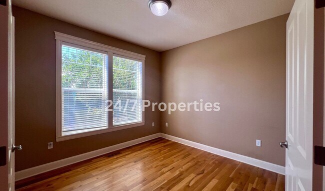 Building Photo - Large 4BD I 2.5BA Home - West Linn!